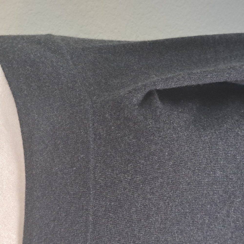 Neiman Marcus Cashmere Sweater Gray Embellished Ostrich Feathers Size Medium - Picture 4 of 16